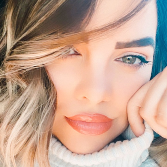 Meet your Posher, Jera - Picture 1 of 1